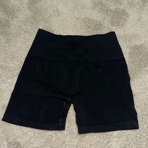 black alphalete shorts